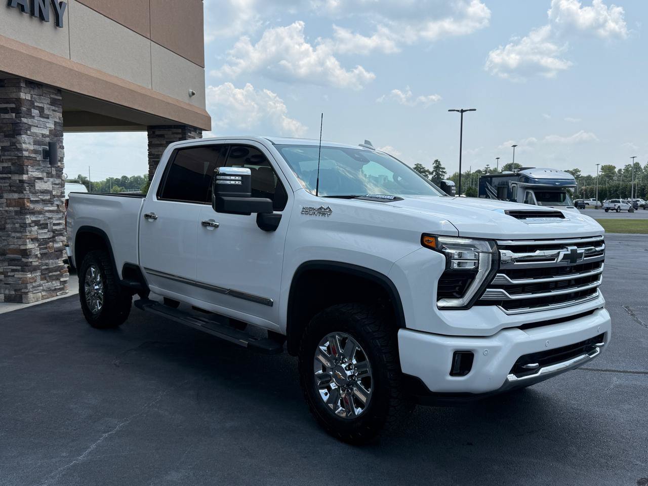 Used 2024 Chevrolet Silverado 2500 High Country w/ High Country Premium Package AWD/4WD image 6