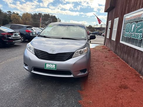 Used 2014 Toyota Sienna L image 3