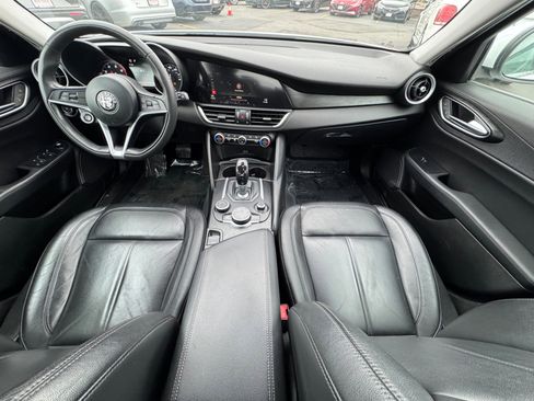 Used 2017 Alfa Romeo Giulia Sprint w/ Cold Weather Package image 10