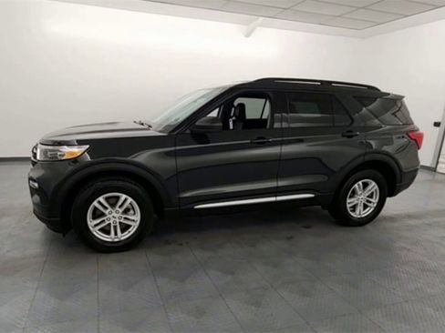 Used 2023 Ford Explorer XLT w/ Equipment Group 202A image 4