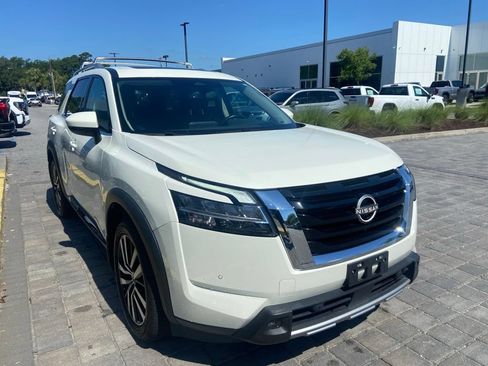 Used 2023 Nissan Pathfinder Platinum w/ Cargo Package AWD/4WD image 5