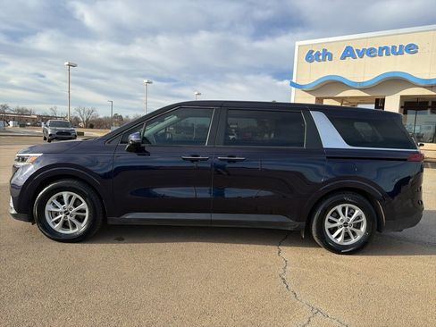 Used 2024 Kia Carnival LX image 8