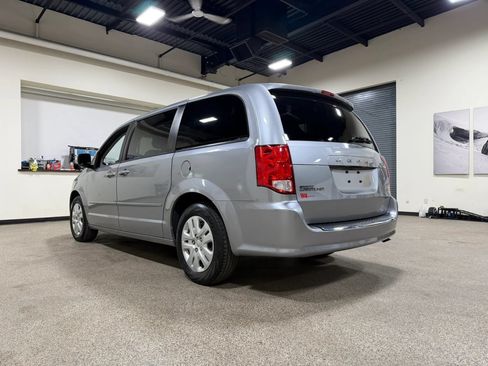 Used 2017 Dodge Grand Caravan SE FWD image 10