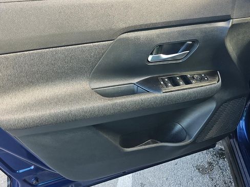 Used 2025 Nissan Kicks SV FWD image 13