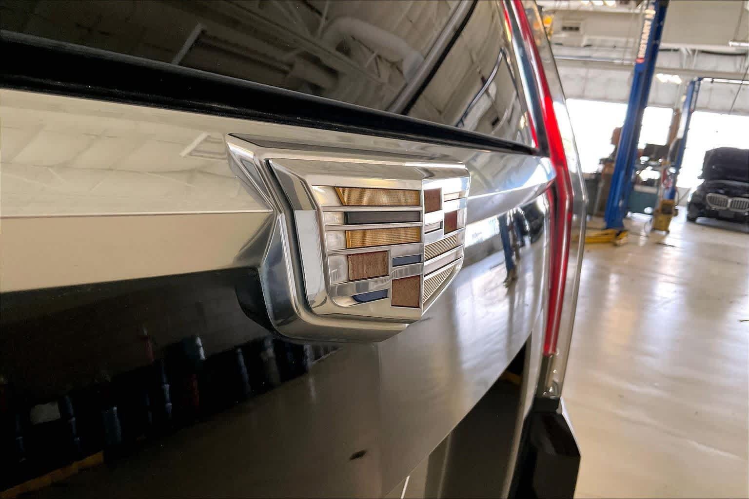 Used 2016 Cadillac Escalade ESV Luxury AWD/4WD image 31