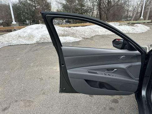Used 2025 Hyundai Elantra SEL FWD image 27