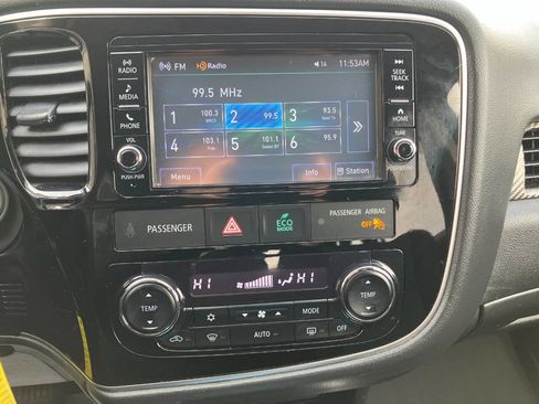 Used 2018 Mitsubishi Outlander ES image 21