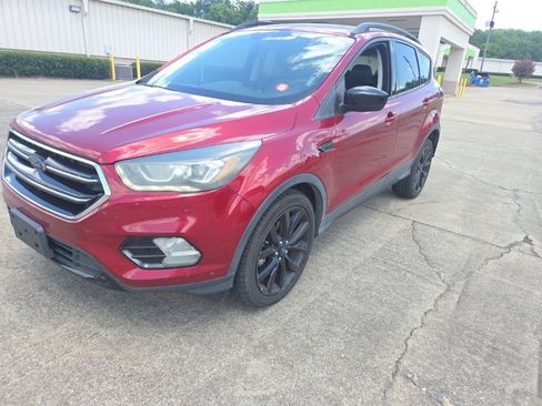 Used 2018 Ford Escape SE w/ SE Sport Appearance Package FWD image 3