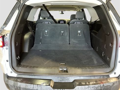 Used 2021 Chevrolet Traverse LT image 27