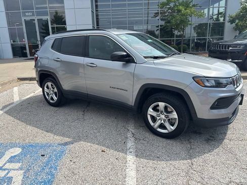 Used 2024 Jeep Compass Latitude AWD/4WD image 35