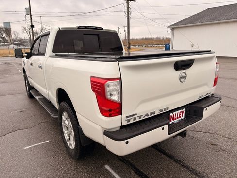 Used 2016 Nissan Titan SL image 12