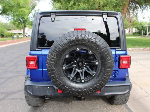 Used 2018 Jeep Wrangler Unlimited Sahara image 5