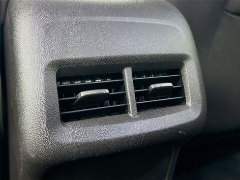 Used 2018 Chevrolet Equinox LT FWD image 25