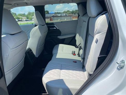 New 2025 Mitsubishi Outlander SEL image 7