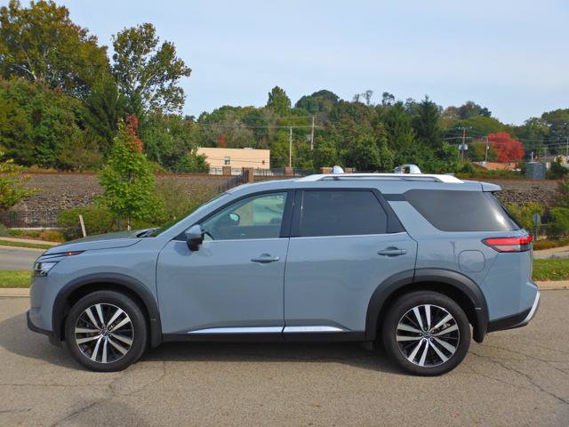 Used 2024 Nissan Pathfinder Platinum AWD/4WD image 11