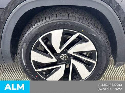 Used 2025 Volkswagen Atlas SE FWD image 16