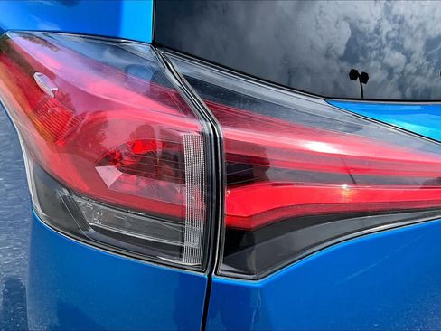 Used 2016 Toyota RAV4 XLE AWD/4WD image 28