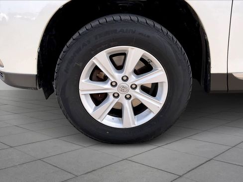 Used 2013 Toyota Highlander Plus image 10