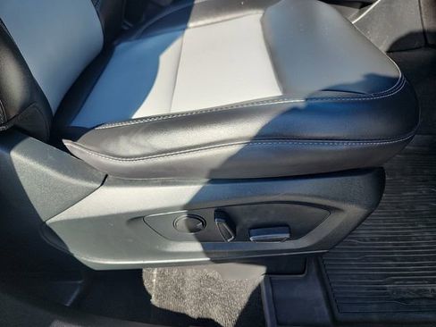 Certified 2022 Ford Explorer XLT w/ Equipment Group 202A AWD/4WD image 35