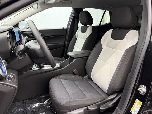 Used 2024 Chevrolet Trax LS image 9