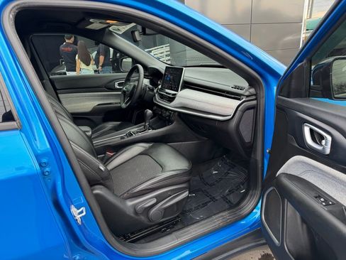 Used 2023 Jeep Compass Latitude image 27