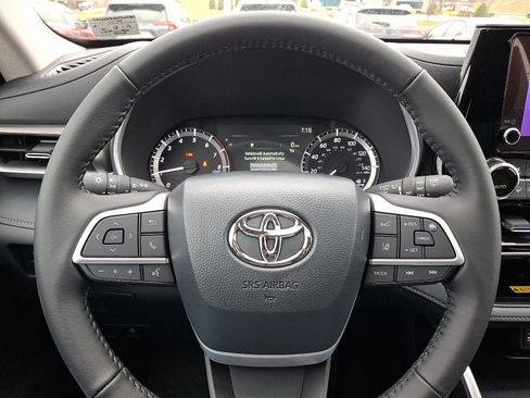 New 2026 Toyota Highlander XLE image 14
