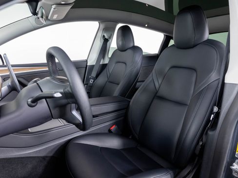 Used 2023 Tesla Model Y Long Range image 16