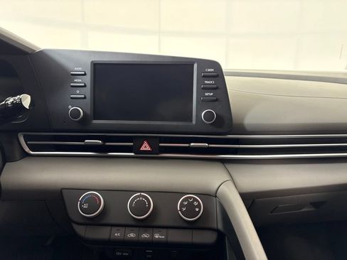 Used 2024 Hyundai Elantra SE FWD image 22