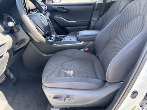 Used 2021 Toyota Highlander L FWD image 16
