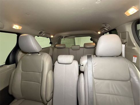 Used 2017 Toyota Sienna XLE Premium image 20