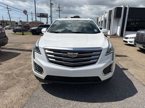 Used 2017 Cadillac XT5 FWD image 2