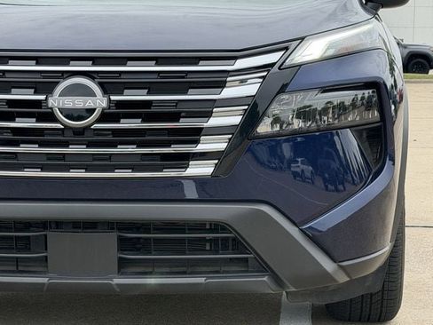 Used 2025 Nissan Rogue SV FWD image 8