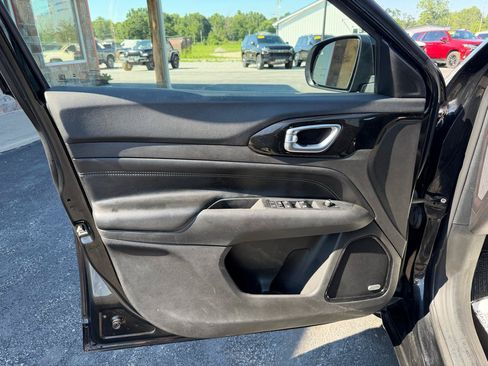 Used 2024 Jeep Compass Limited w/ High Altitude Package AWD/4WD image 12