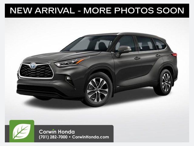 Used 2025 Toyota Highlander XLE AWD/4WD image 1
