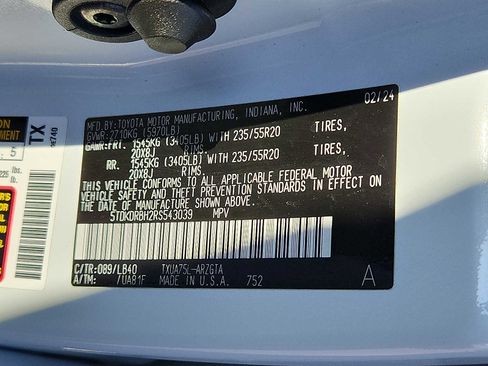 Used 2024 Toyota Highlander Limited image 28