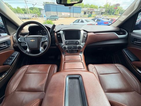 Used 2015 Chevrolet Suburban LTZ RWD image 21