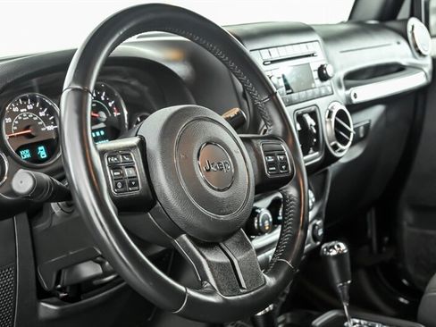 Used 2016 Jeep Wrangler Unlimited Sahara w/ Connectivity Group AWD/4WD image 18