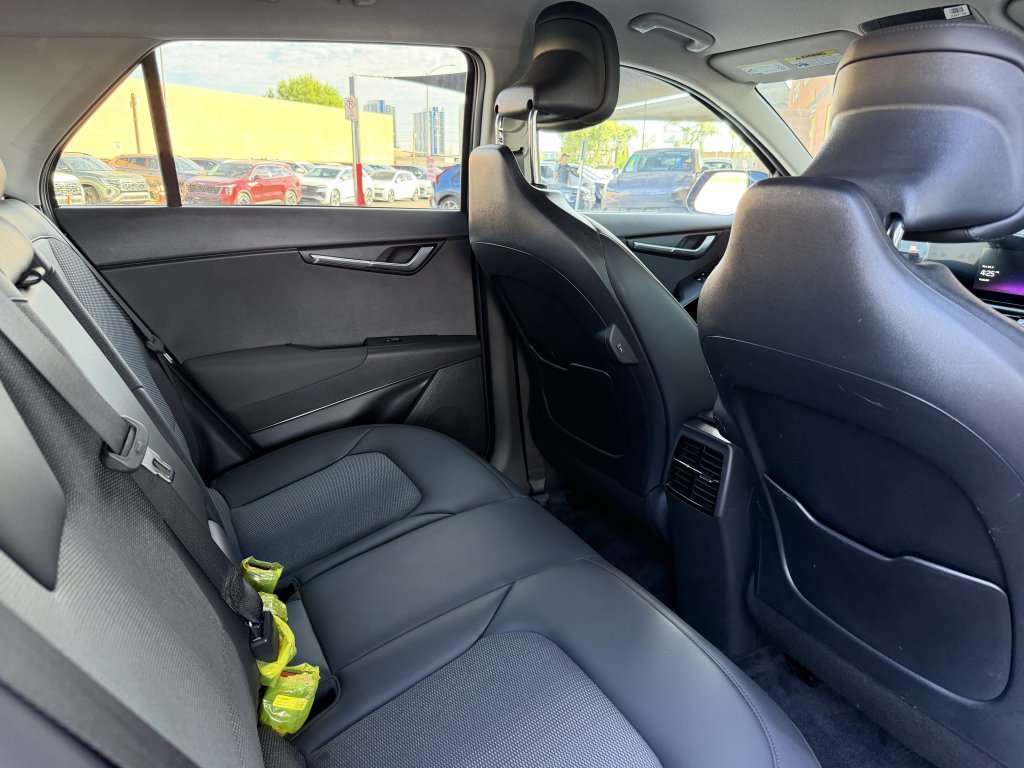 Used 2025 Kia Niro Wind FWD image 38