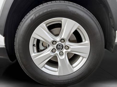 Used 2021 Toyota RAV4 XLE image 9