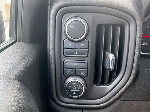 Used 2022 Chevrolet Silverado 2500 Custom w/ Custom Value Package AWD/4WD image 35
