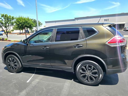 Used 2016 Nissan Rogue S FWD image 4