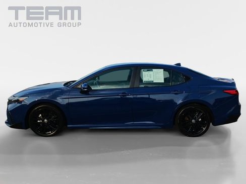 Used 2025 Toyota Camry SE FWD image 4