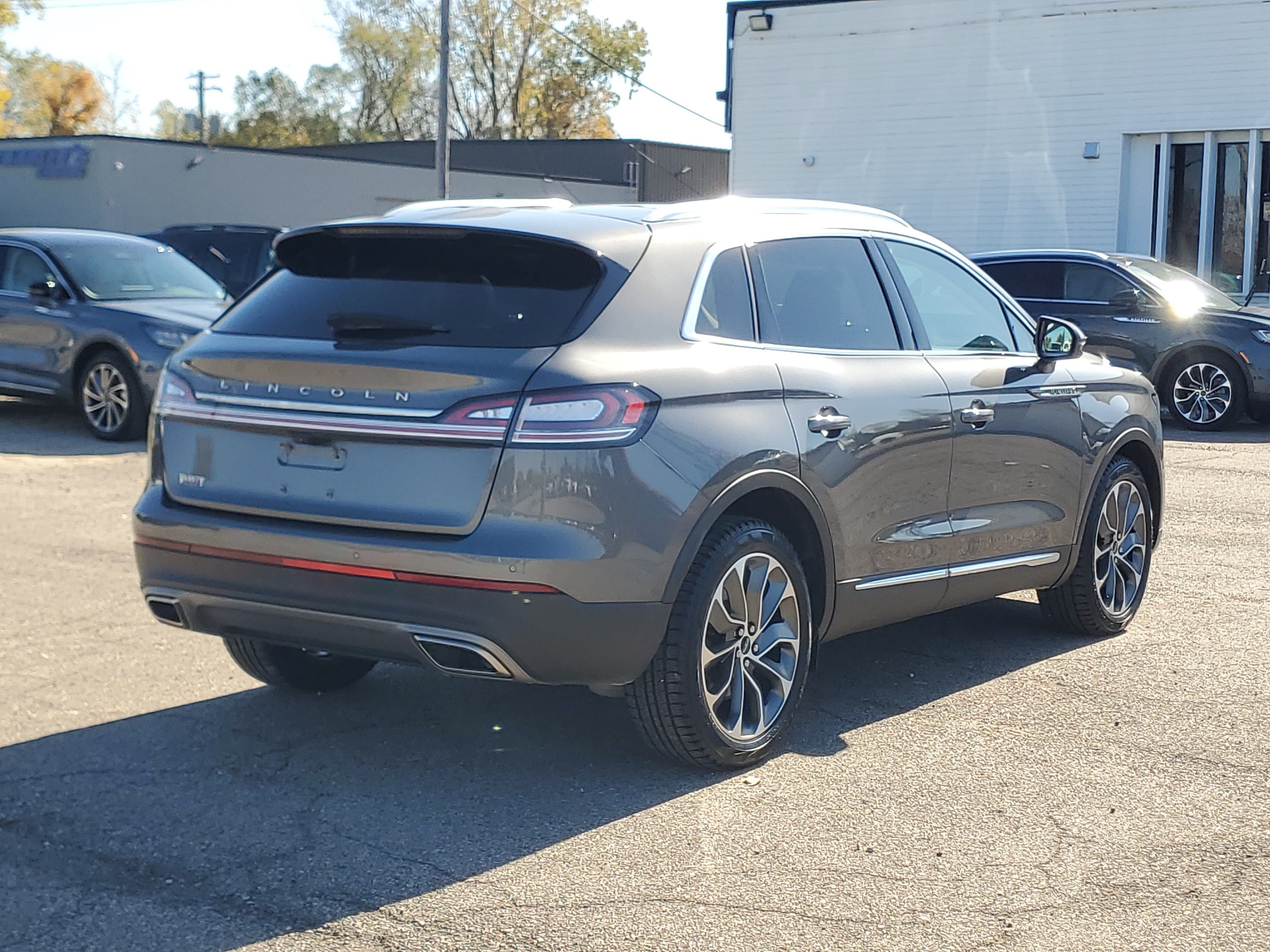 Used 2023 Lincoln Nautilus Reserve AWD/4WD image 6