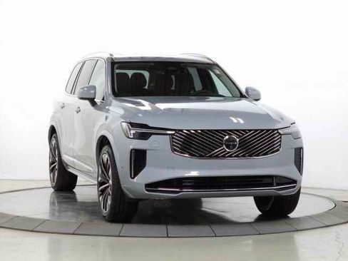 Certified 2025 Volvo XC90 B6 Plus image 1