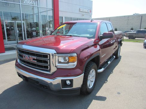 Used 2015 GMC Sierra 1500 SLE w/ SLE Value Package AWD/4WD image 2
