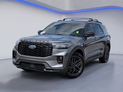 Used 2025 Ford Explorer ST-Line w/ Premium Package RWD image 2