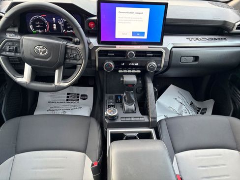 Certified 2025 Toyota Tacoma TRD Off-Road AWD/4WD image 10