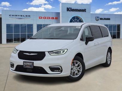 New 2026 Chrysler Pacifica Select
