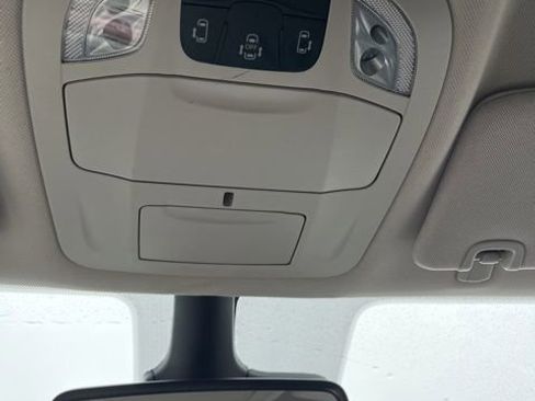 Used 2023 Chrysler Pacifica Touring-L image 46