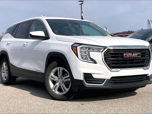 Used 2024 GMC Terrain SLE image 1